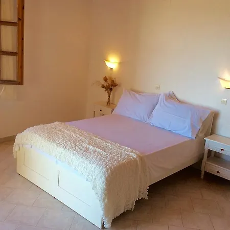 Manos Apartment *